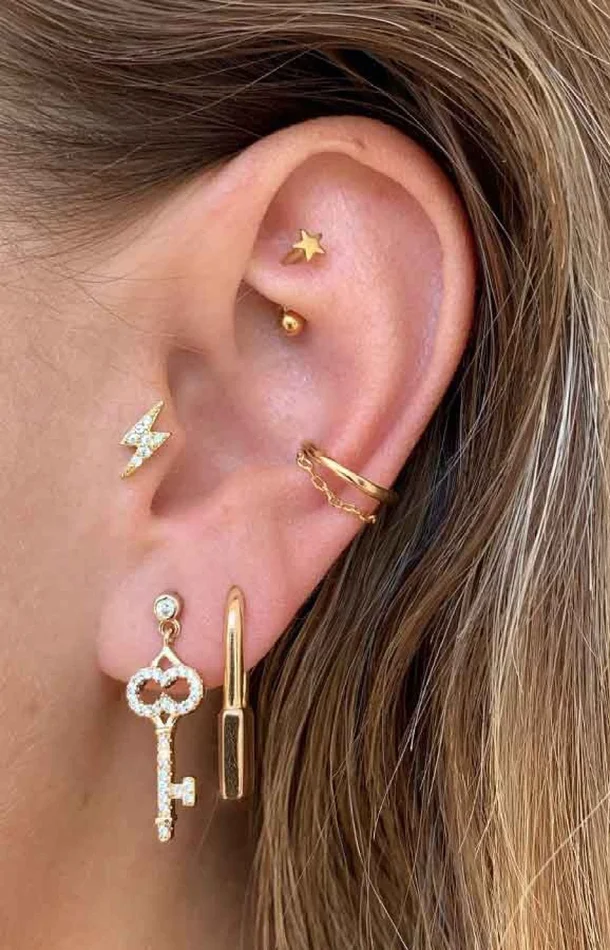 Boucle d’oreille – Baby key – Laiton doré or 1 micron