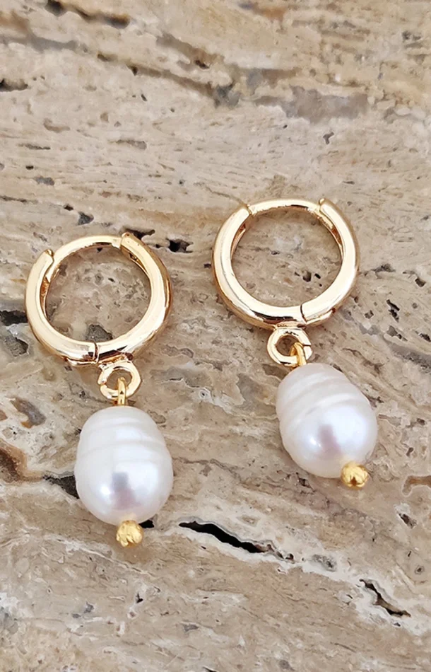 Boucles d’oreilles – Laiton plaqué or & perle