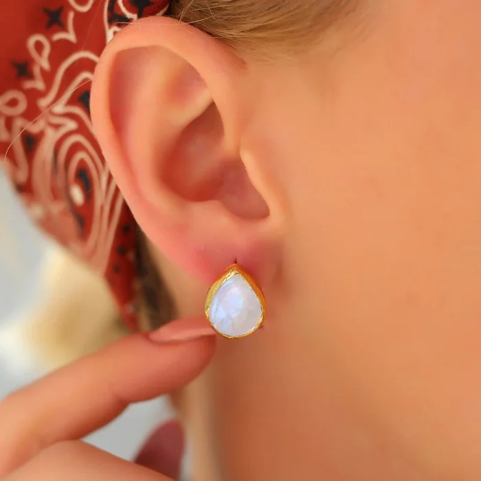 Boucles d’oreilles – Laiton plaqué or & pierre de lune