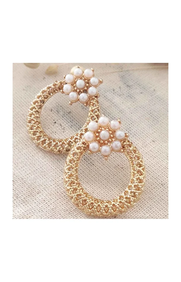 Boucles d’oreilles fleurs – Laiton plaqué or & perles