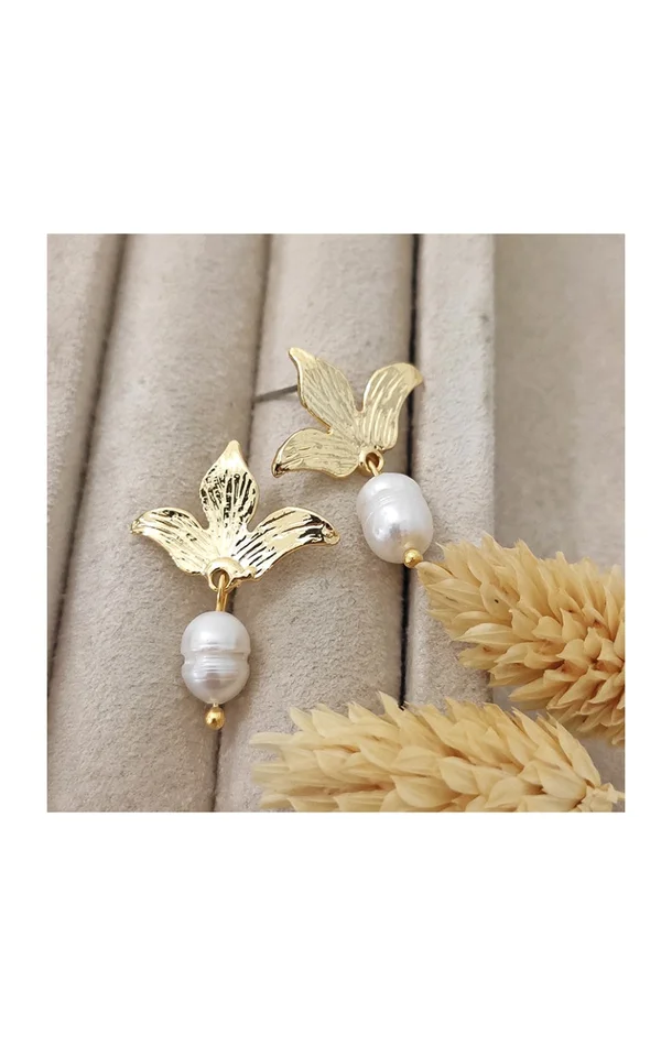 Boucles d’oreilles pétales – Laiton plaqué or & perle