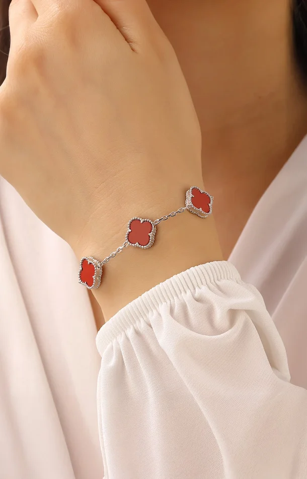Bracelet argenté avec trèfles – Zircon & nacre – Rouge
