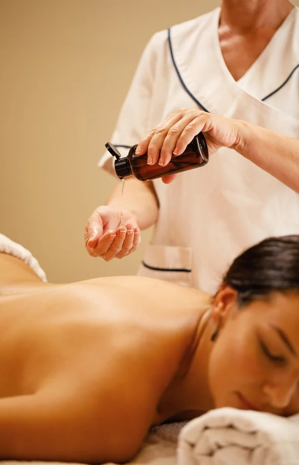 Massage Californien aux huiles BIO – ( réservé aux femmes)