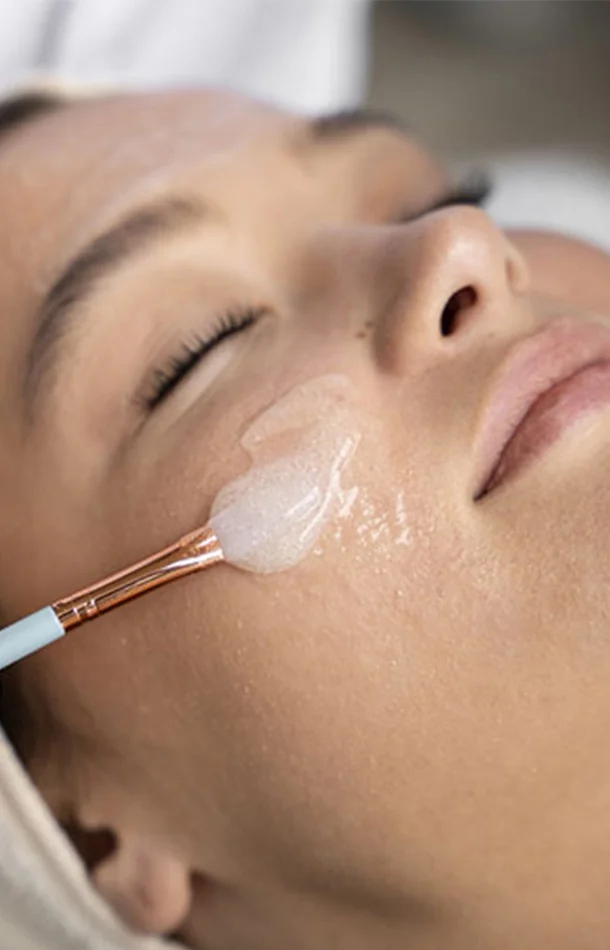 Soin PEELING + Led therapy anti- äge ou anti-tâches 30 mn